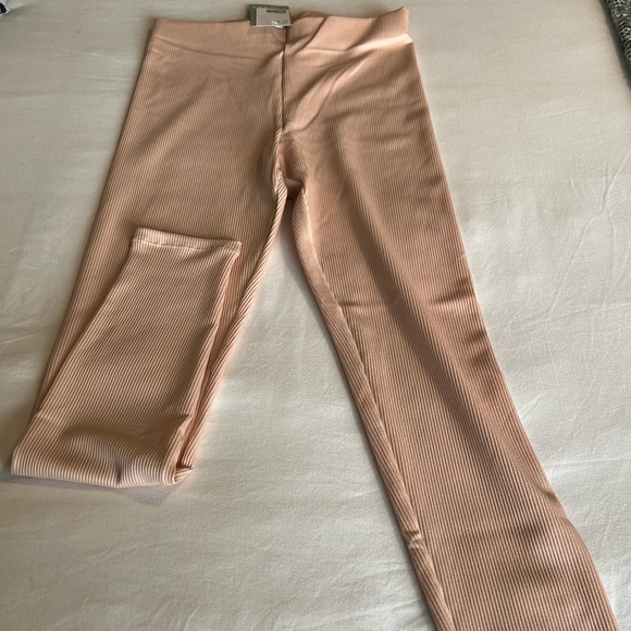 Brand new H&M browser pink leggings in medium. - Picture 2 of 5